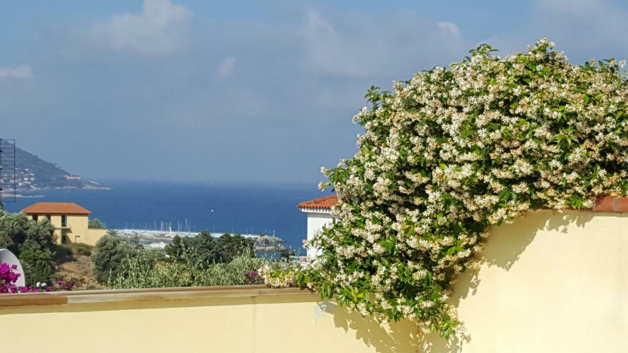 Villa Jone Diano Marina Buitenkant foto