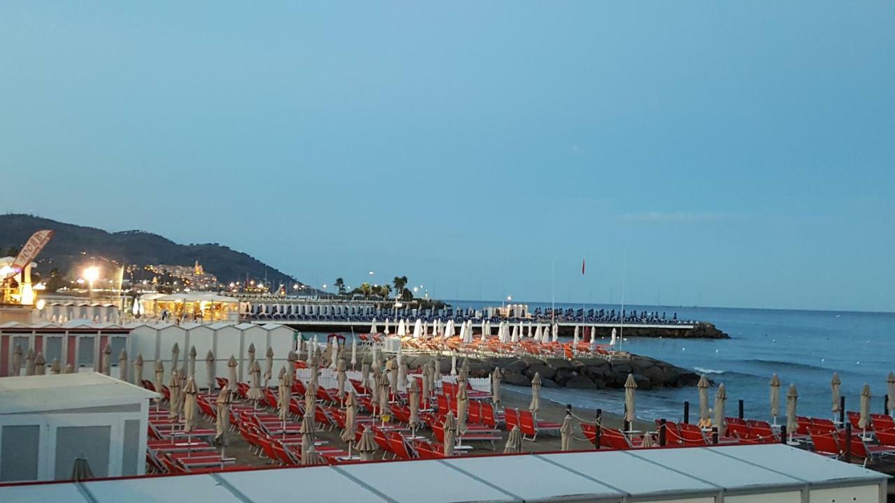 Villa Jone Diano Marina Buitenkant foto